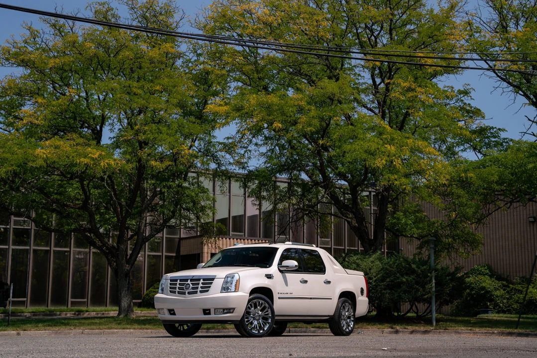 2007 Cadillac Escalade & EXT 3rd Gen - Image 2 of 31