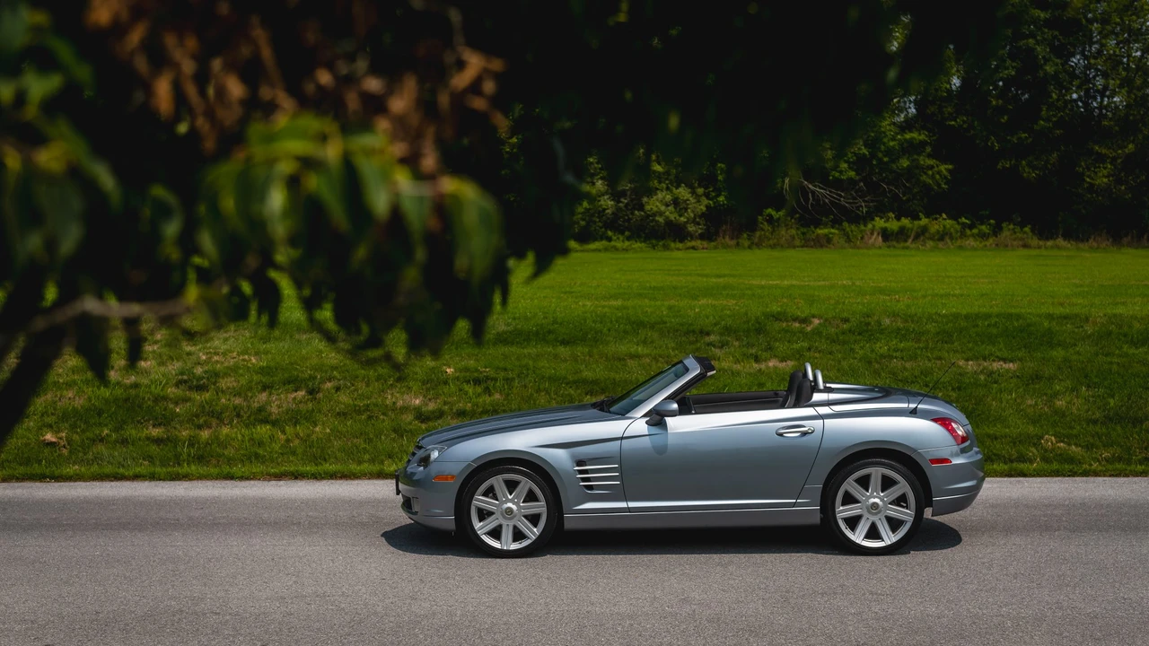 2008 Chrysler Crossfire - Image 10 of 31