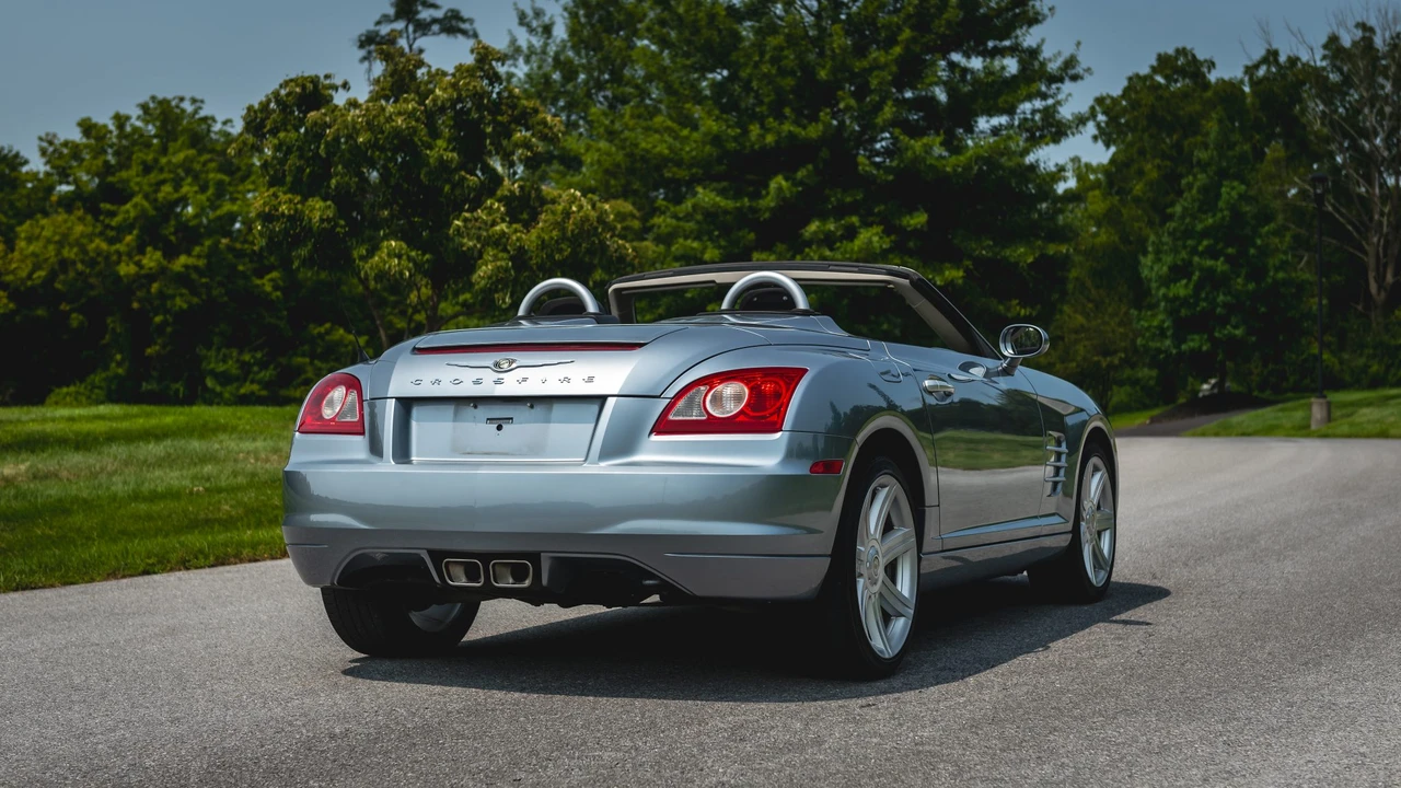 2008 Chrysler Crossfire - Image 27 of 31