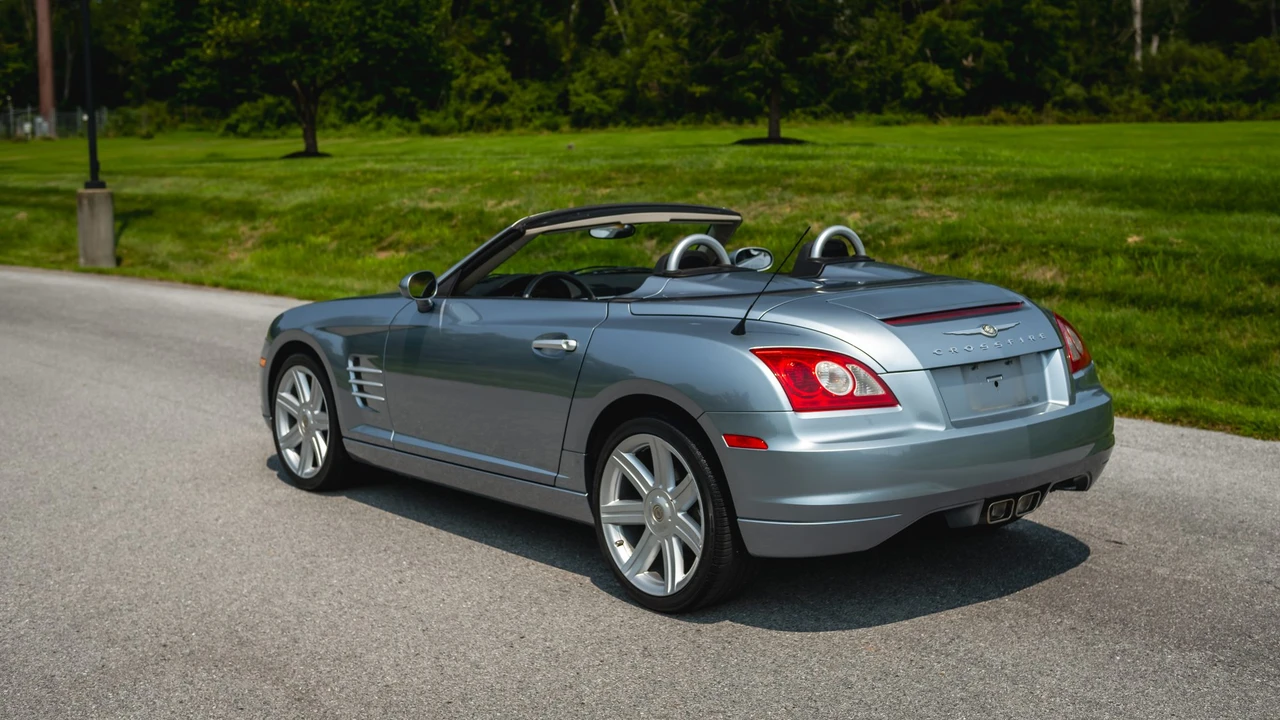 2008 Chrysler Crossfire - Image 16 of 31