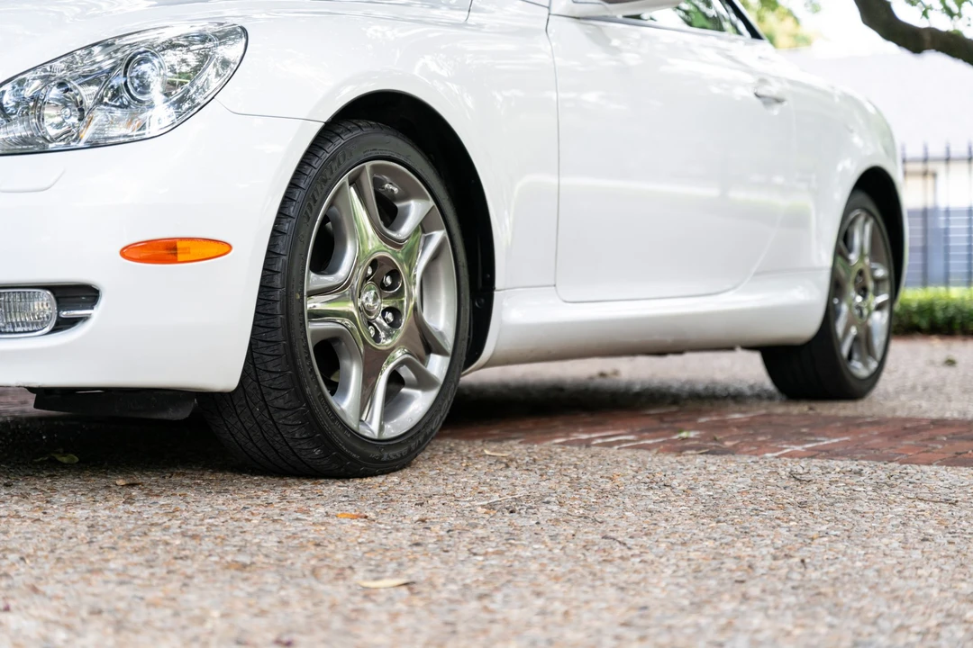 2008 Lexus SC430 - Image 18 of 31