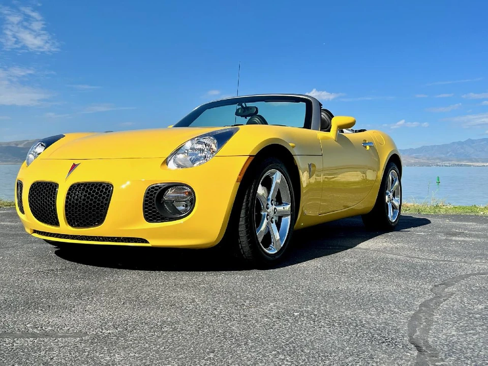 2008 Pontiac Solstice GXP - Image 2 of 31