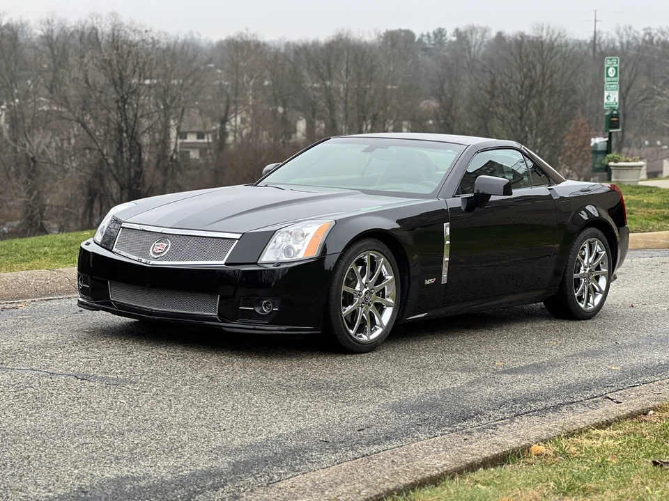 2009 Cadillac XLR-V - Image 28 of 31