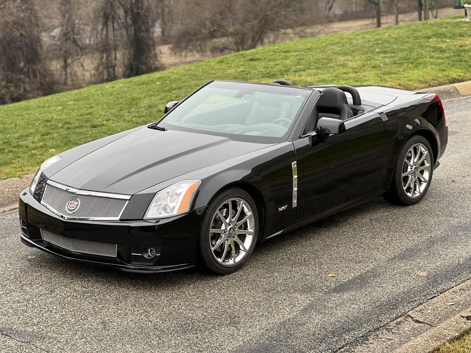 2009 Cadillac XLR-V - Image 3 of 31