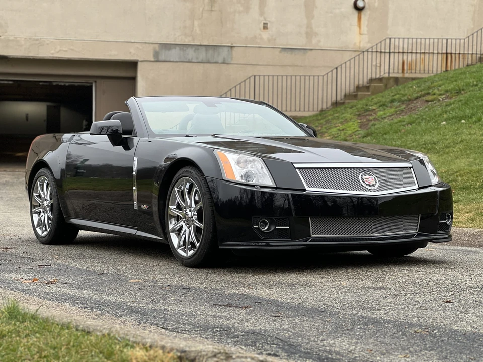 2009 Cadillac XLR-V - Image 8 of 31