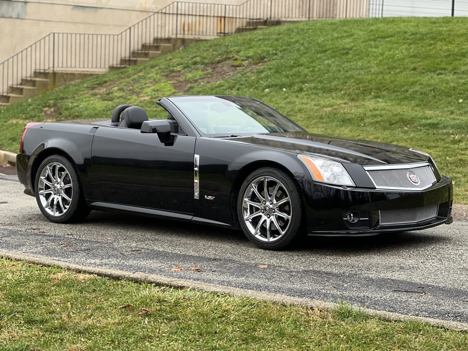 2009 Cadillac XLR-V - Image 11 of 31