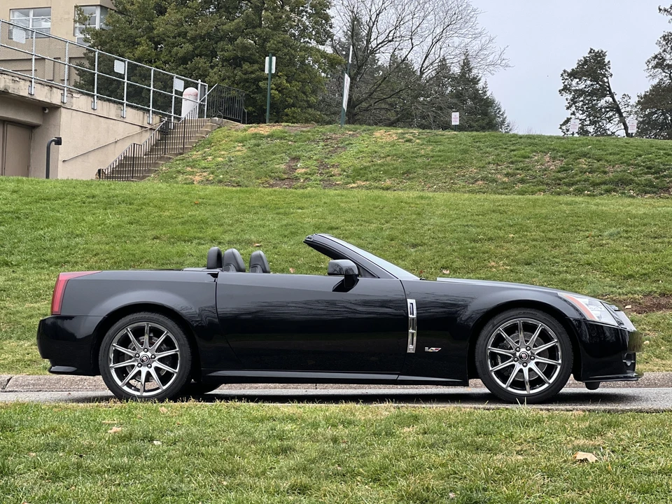 2009 Cadillac XLR-V - Image 13 of 31