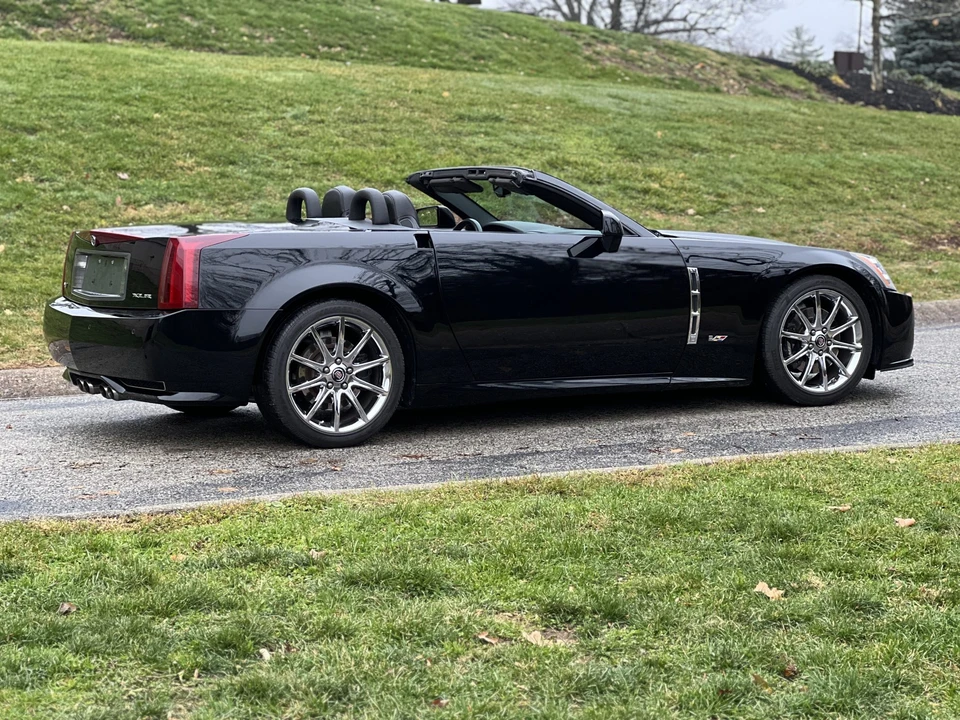 2009 Cadillac XLR-V - Image 14 of 31