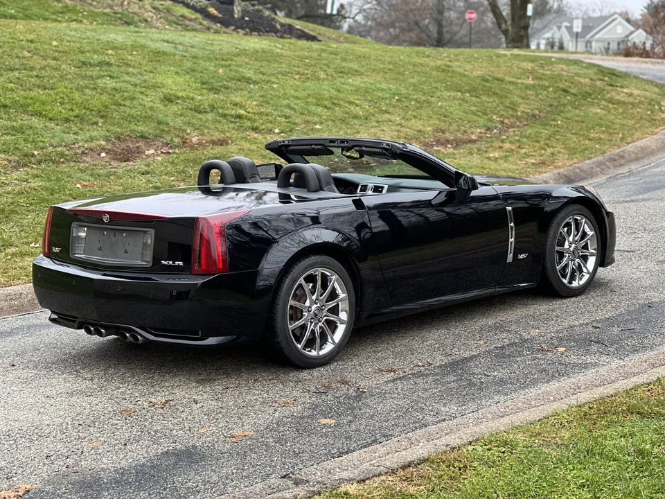 2009 Cadillac XLR-V - Image 15 of 31