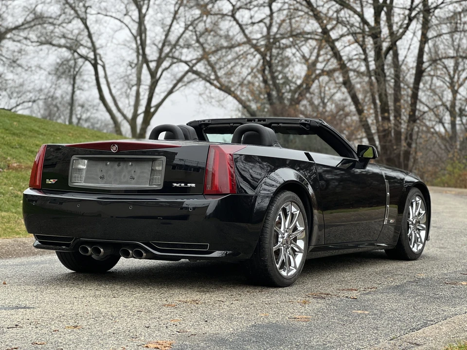 2009 Cadillac XLR-V - Image 17 of 31