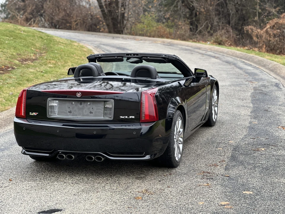 2009 Cadillac XLR-V - Image 18 of 31