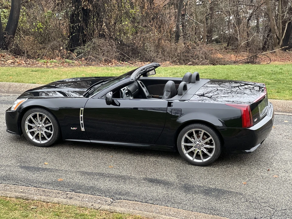 2009 Cadillac XLR-V - Image 23 of 31