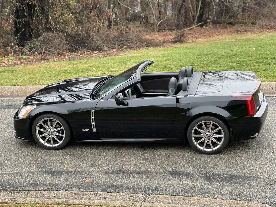 2009 Cadillac XLR-V - Image 24 of 31