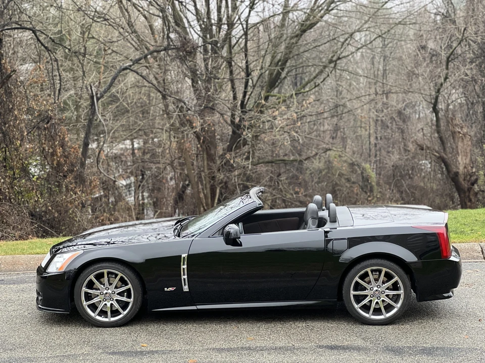 2009 Cadillac XLR-V - Image 25 of 31