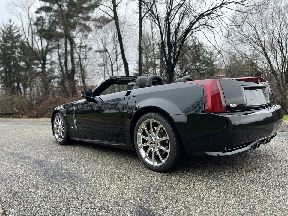 2009 Cadillac XLR-V - Image 22 of 31