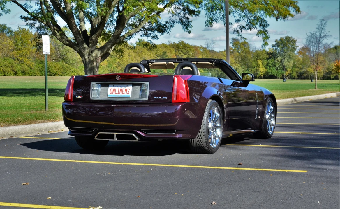 2009 Cadillac XLR-V - Image 25 of 31