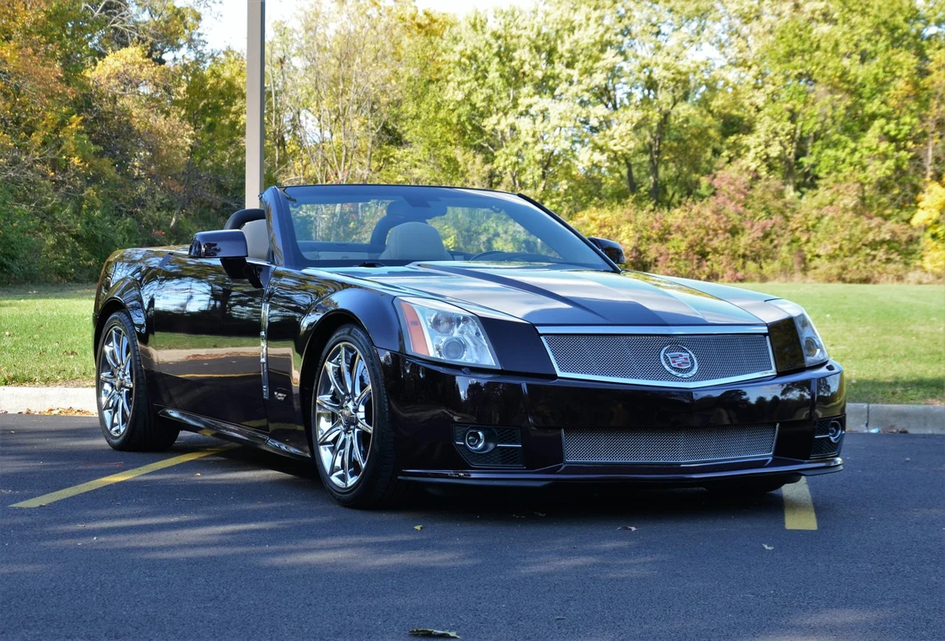 2009 Cadillac XLR-V - Image 15 of 31