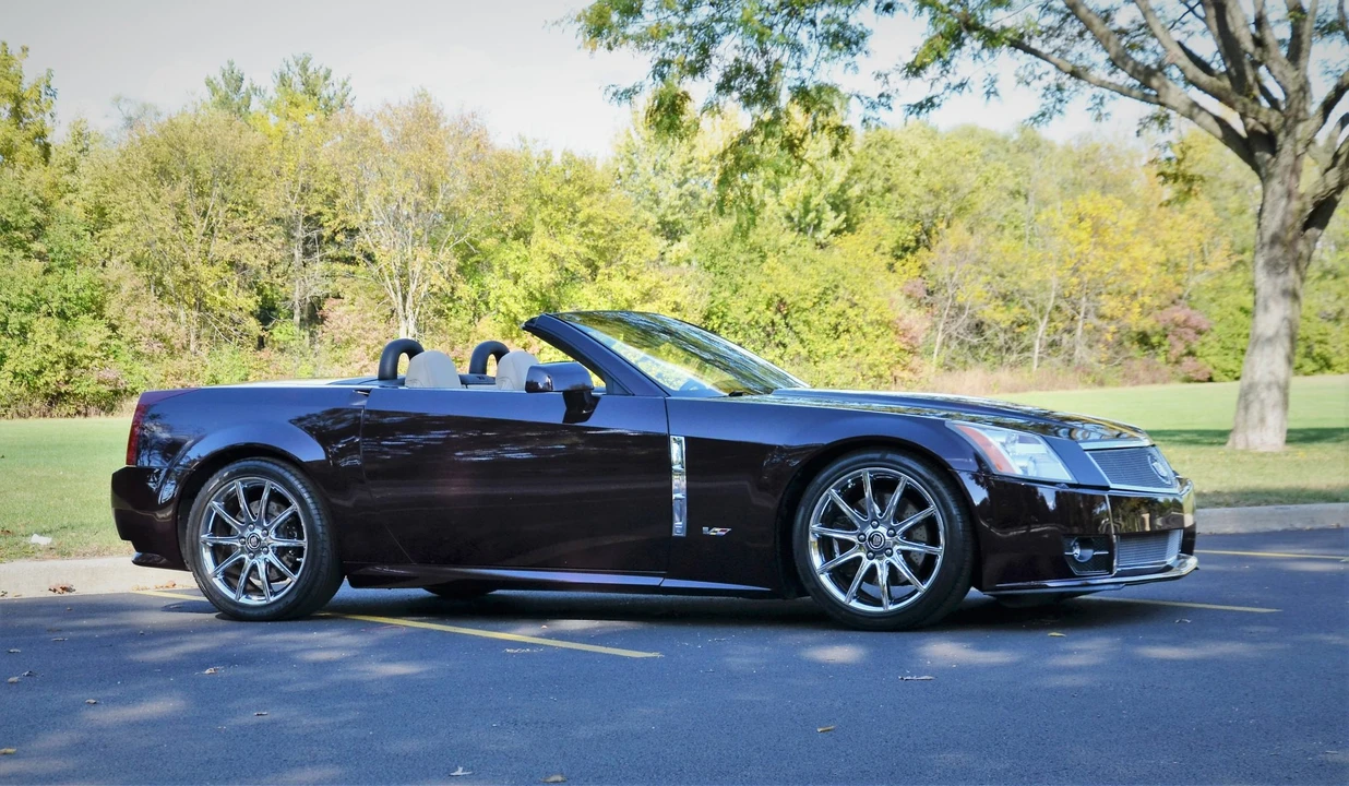2009 Cadillac XLR-V - Image 19 of 31