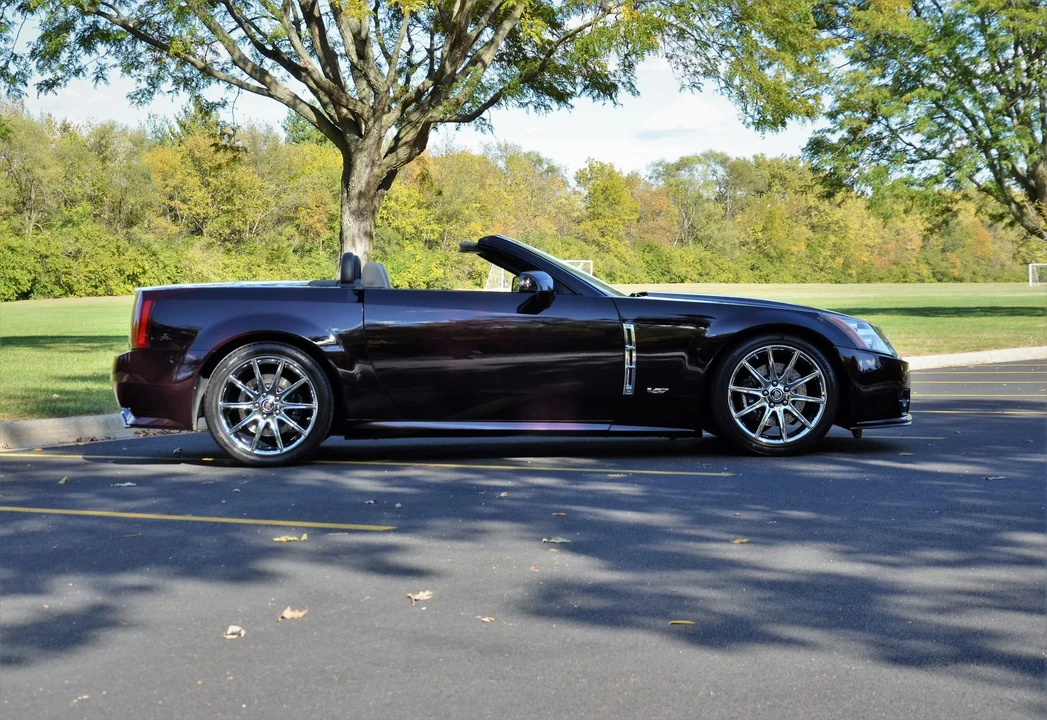 2009 Cadillac XLR-V - Image 21 of 31