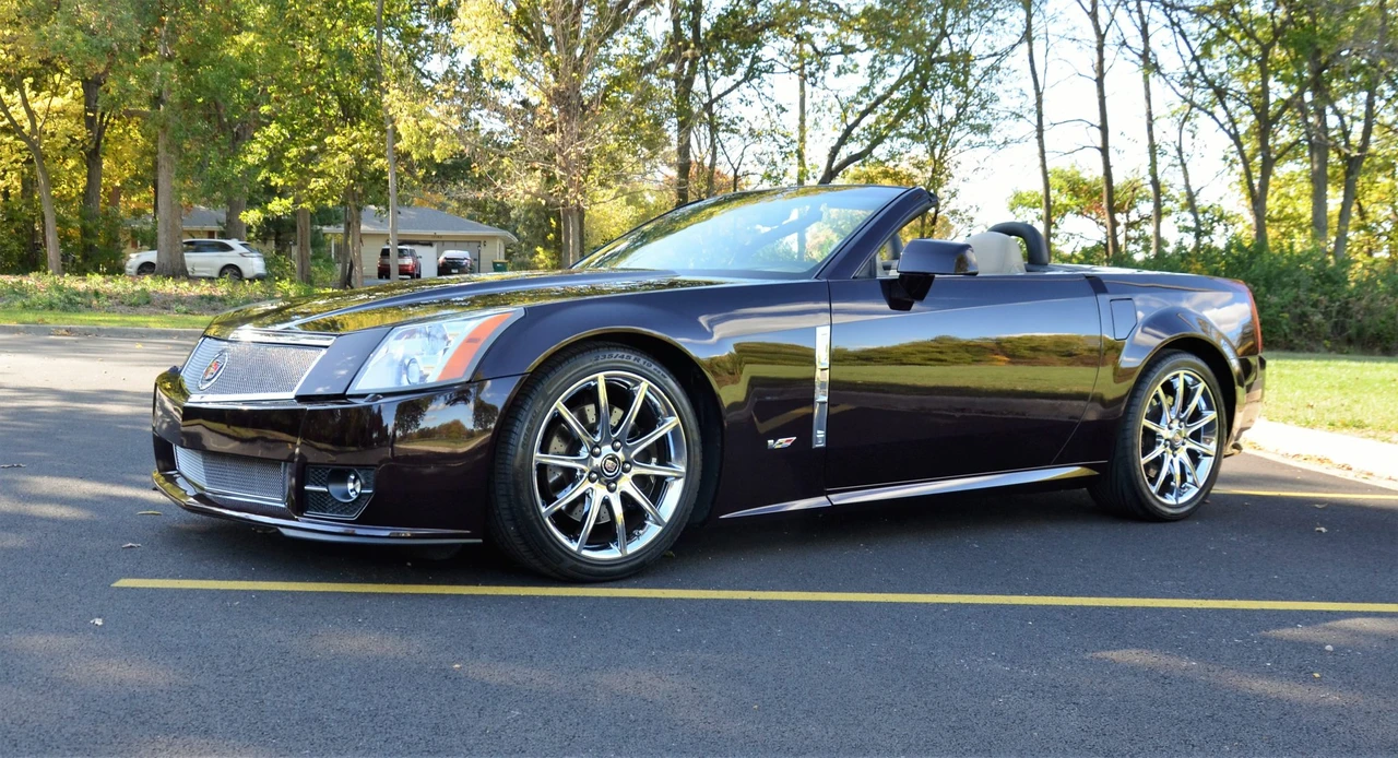 2009 Cadillac XLR-V - Image 3 of 31