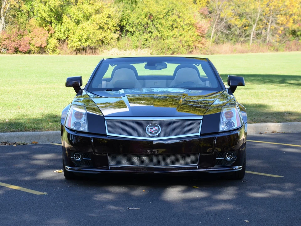 2009 Cadillac XLR-V - Image 10 of 31