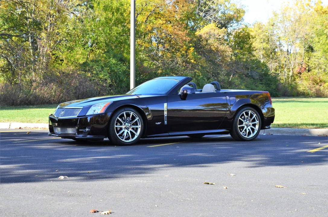 2009 Cadillac XLR-V - Image 2 of 31