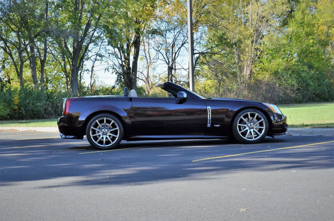 2009 Cadillac XLR-V - Image 20 of 31