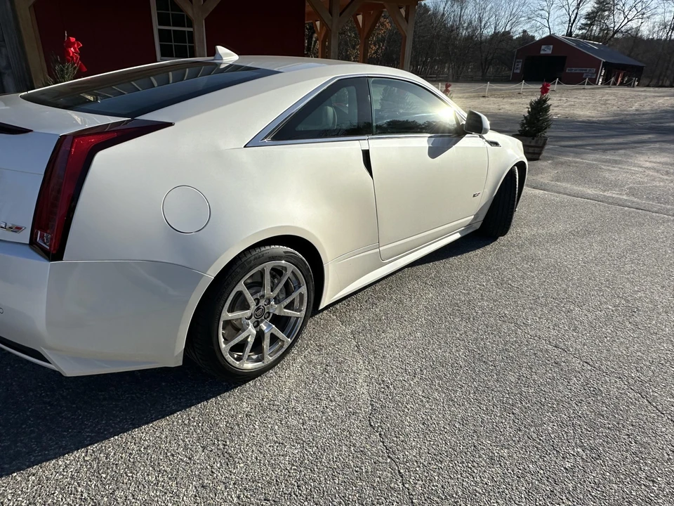 2011 Cadillac CTS-V 2nd Gen - Image 28 of 31