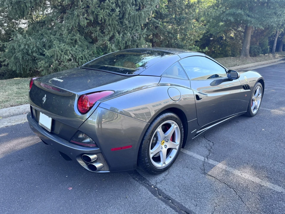 2011 Ferrari California - Image 30 of 31
