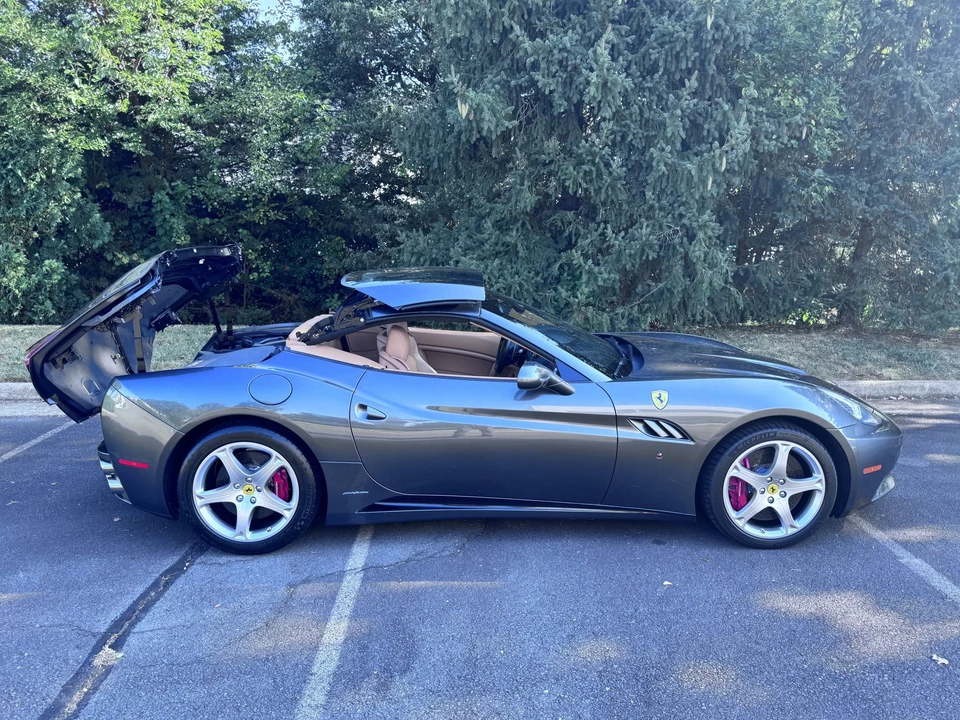 2011 Ferrari California - Image 24 of 31