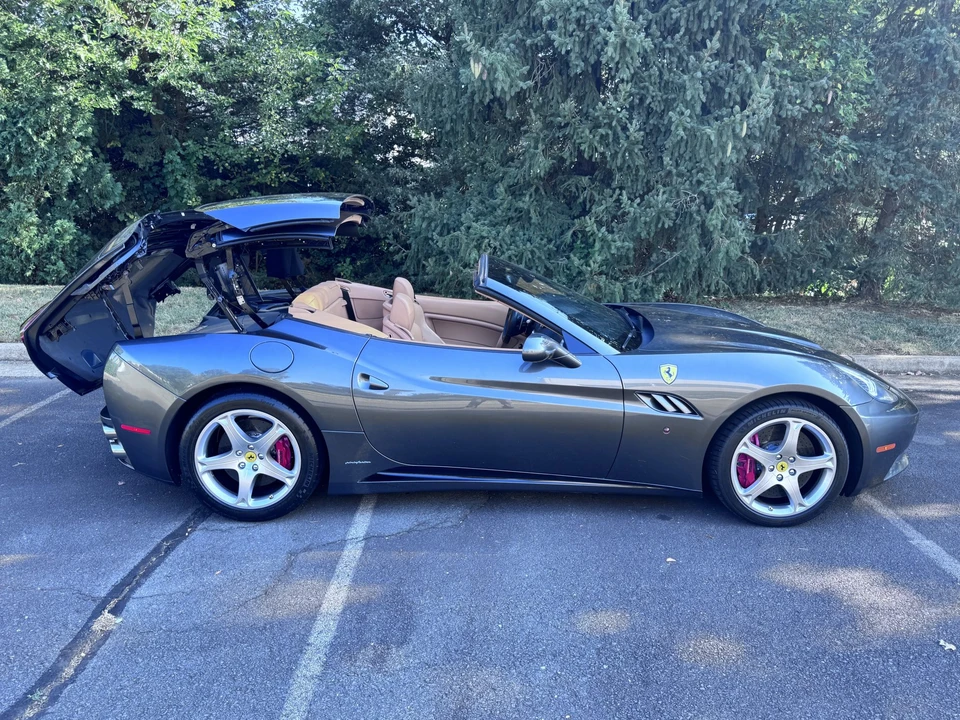 2011 Ferrari California - Image 25 of 31