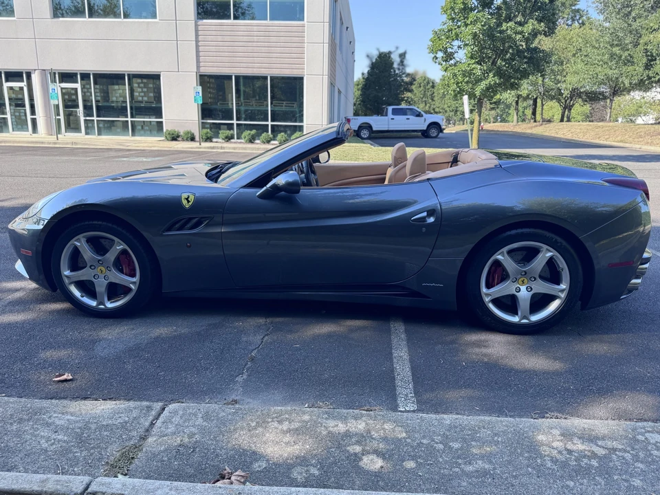 2011 Ferrari California - Image 16 of 31