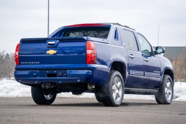 2013 Chevrolet Avalanche - Image 2 of 7