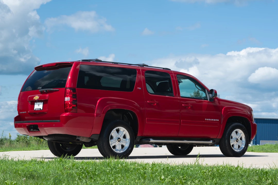 2013 Chevrolet Suburban 10th Gen - Image 10 of 31