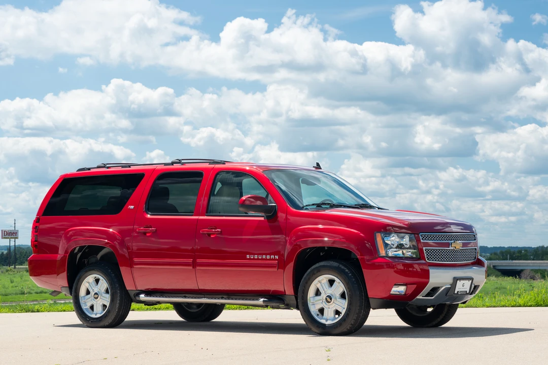 2013 Chevrolet Suburban 10th Gen - Image 12 of 31