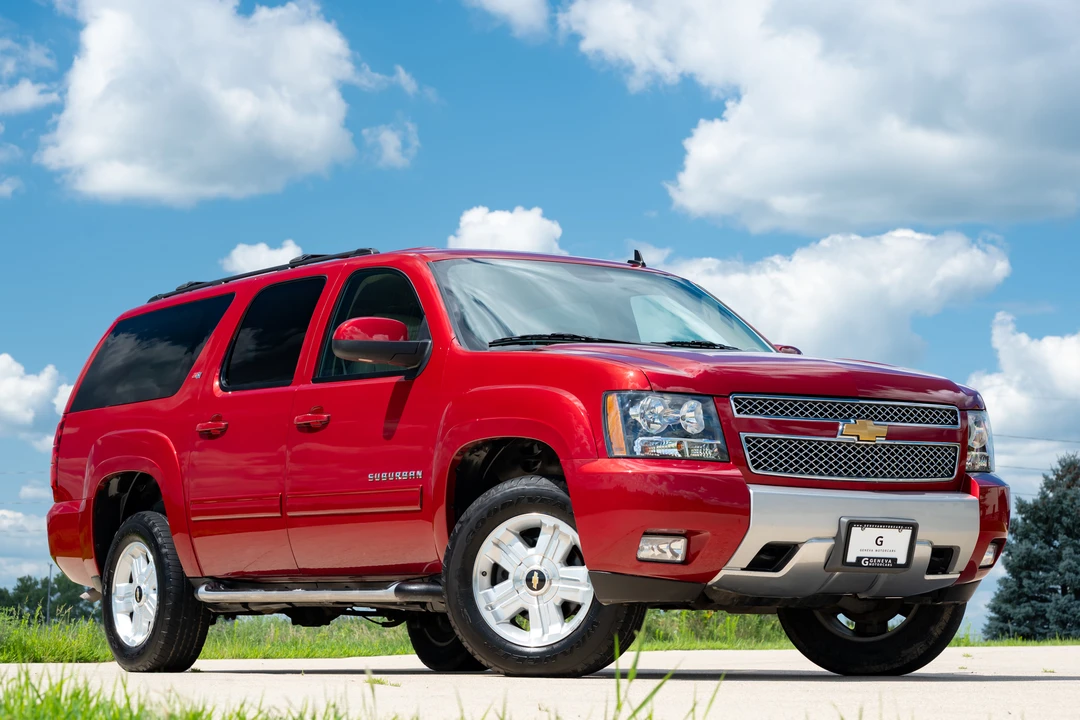 2013 Chevrolet Suburban 10th Gen - Image 15 of 31