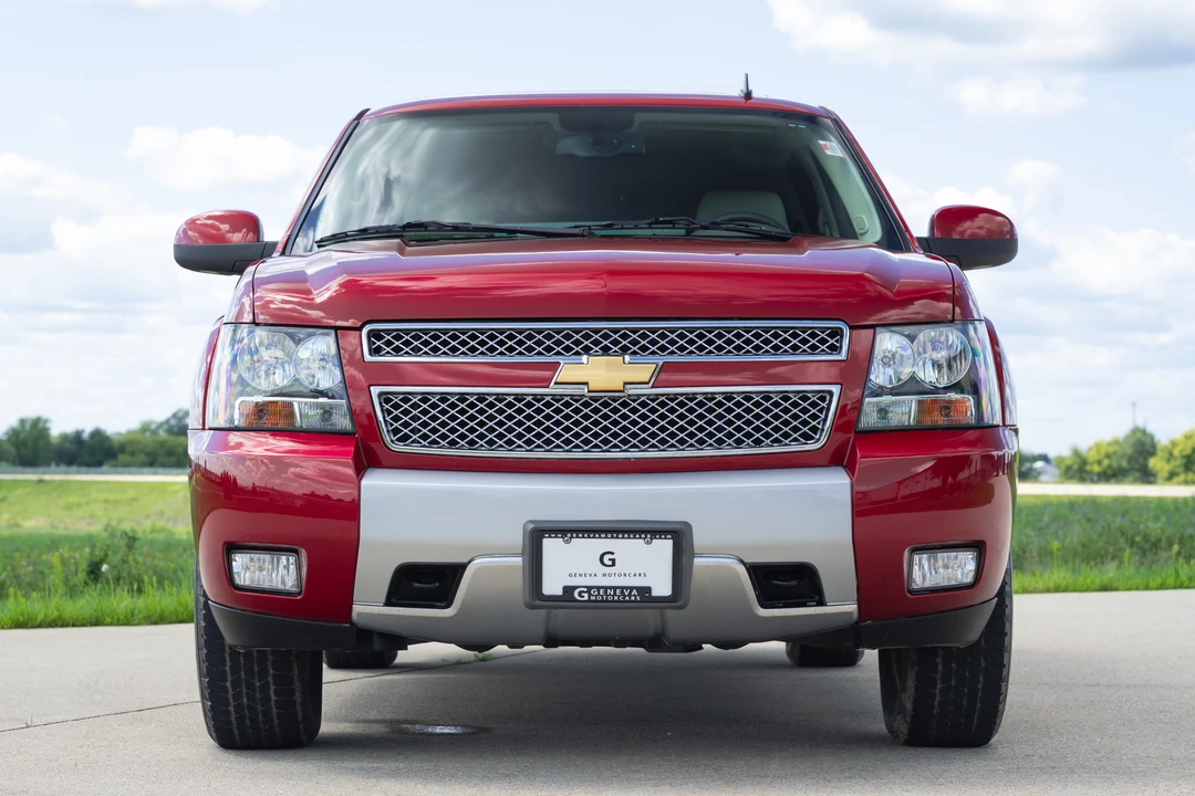 2013 Chevrolet Suburban 10th Gen - Image 18 of 31