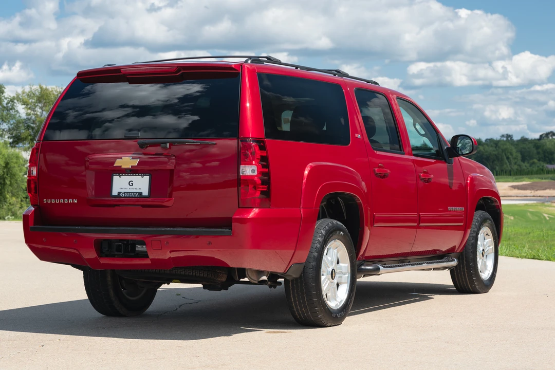 2013 Chevrolet Suburban 10th Gen - Image 9 of 31
