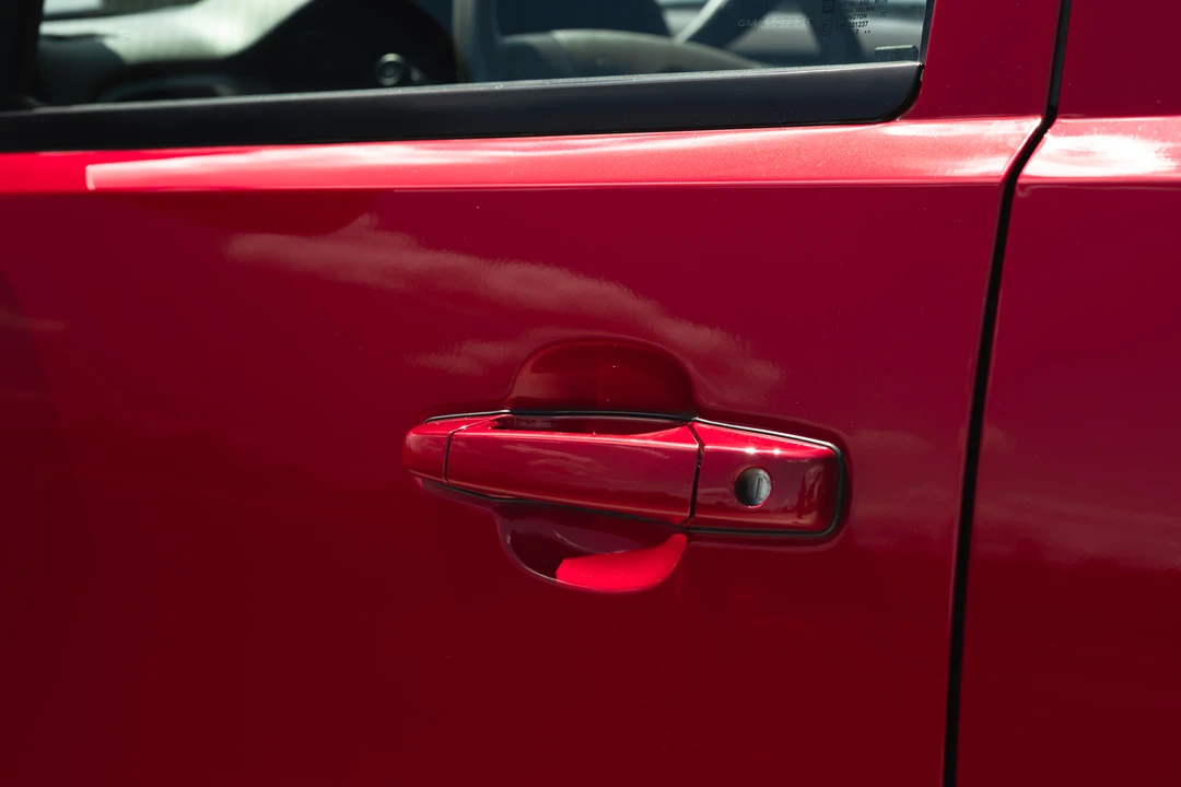 2013 Chevrolet Suburban 10th Gen - Image 28 of 31