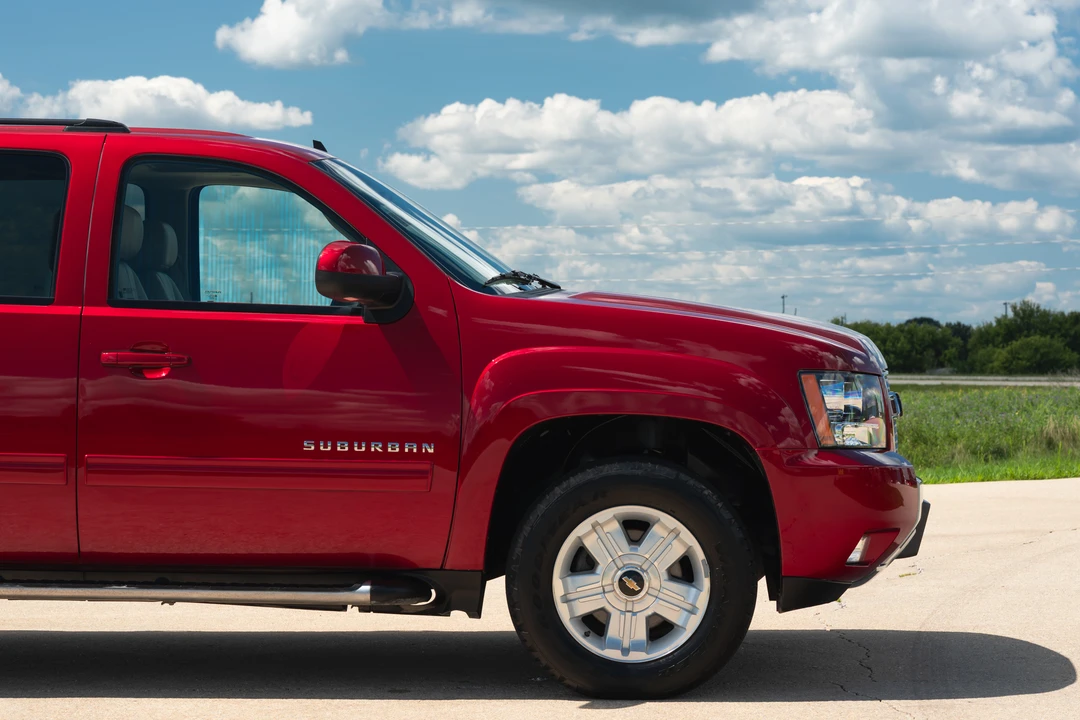 2013 Chevrolet Suburban 10th Gen - Image 22 of 31