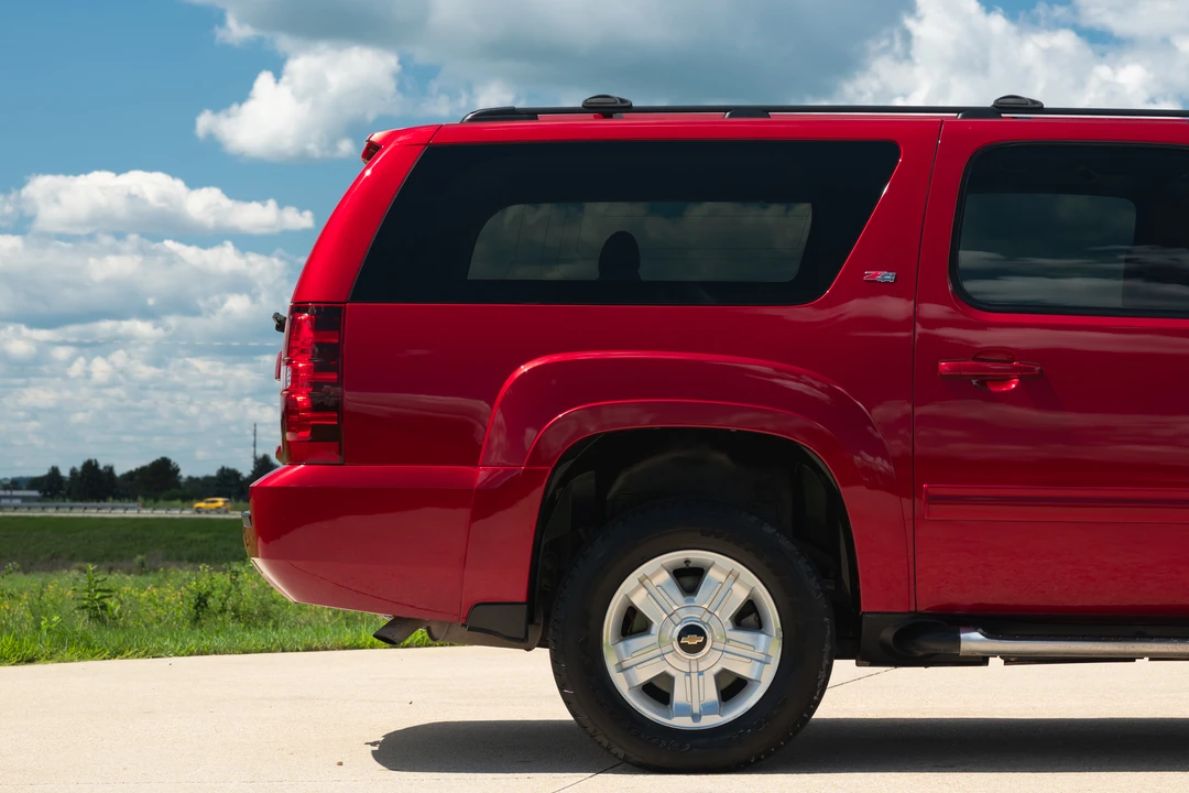 2013 Chevrolet Suburban 10th Gen - Image 21 of 31