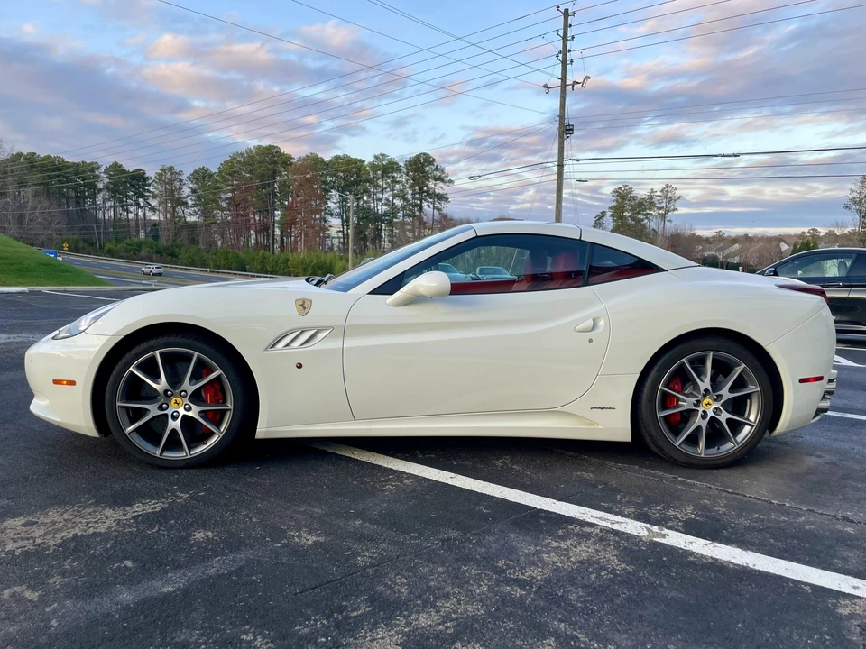 2013 Ferrari California - Image 2 of 31