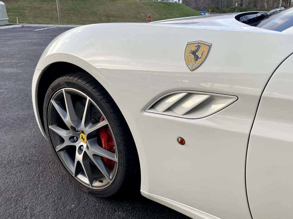 2013 Ferrari California - Image 28 of 31