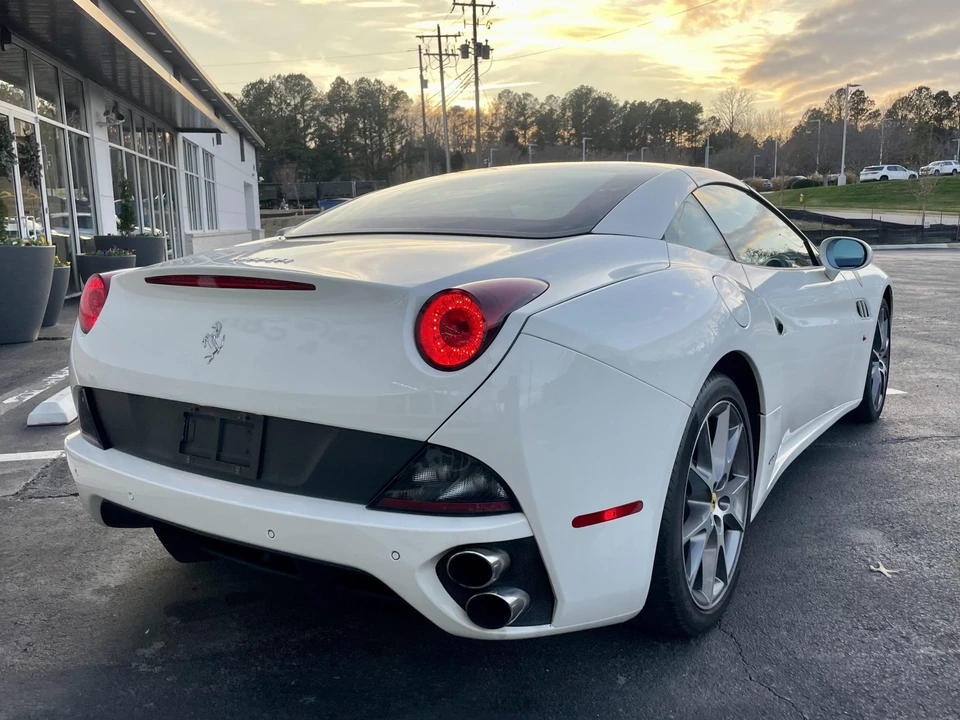 2013 Ferrari California - Image 17 of 31