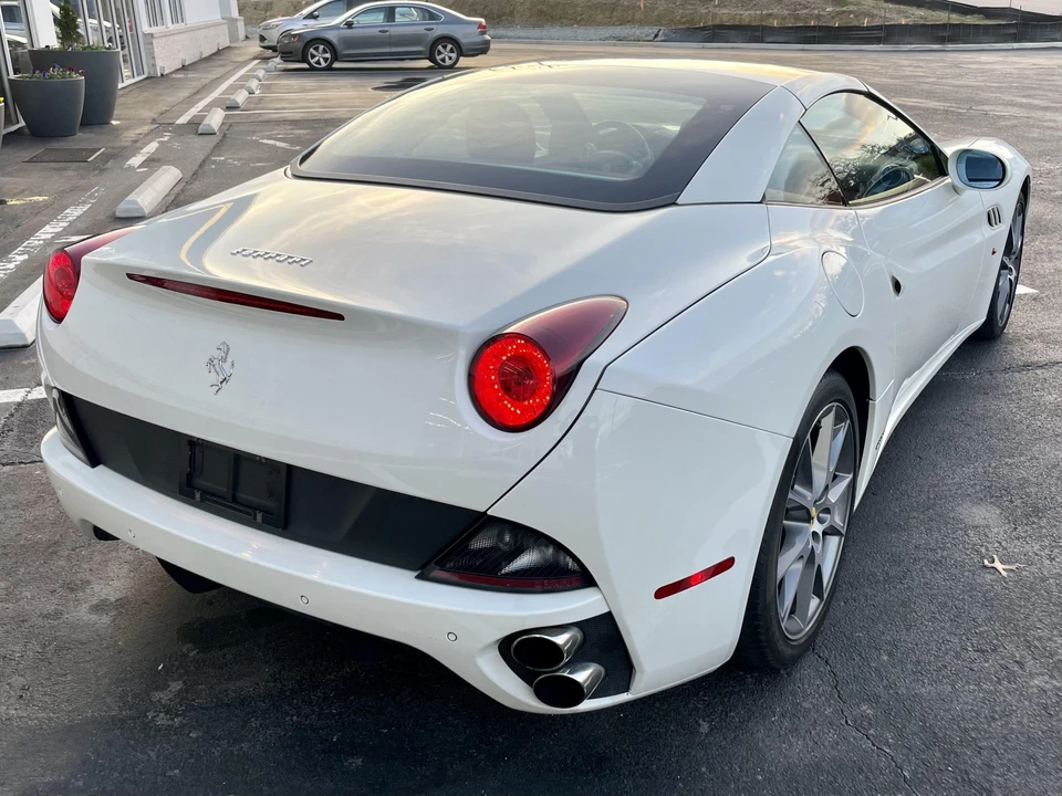 2013 Ferrari California - Image 16 of 31