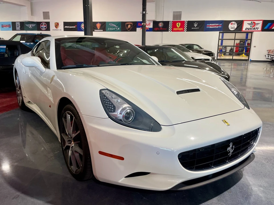 2013 Ferrari California - Image 10 of 31