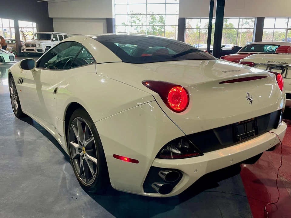 2013 Ferrari California - Image 25 of 31