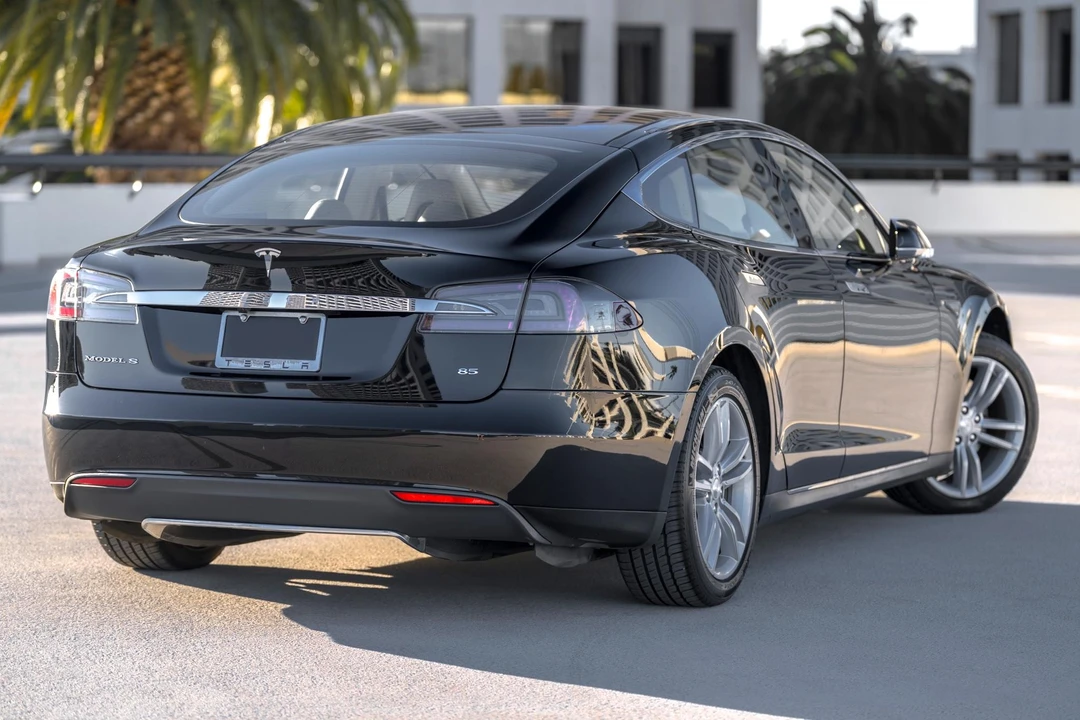 2014 Tesla Model S - Image 11 of 31