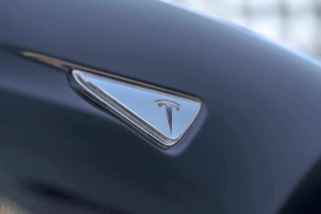 2014 Tesla Model S - Image 28 of 31