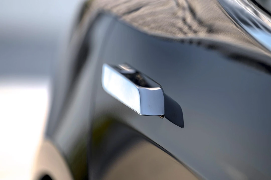 2014 Tesla Model S - Image 30 of 31
